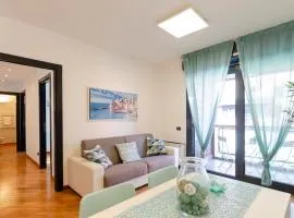 Dock of the Bay Genova, Stylish Apartment in the Heart of Genoa with Air Conditioning, Private free Garage, Harbour View, extra garage at 25,00 euro per night on request