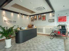 HOTEL CIQ, JALAN TRUS, hotel v destinaci Johor Bahru