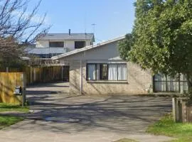 Papamoa Backpack House