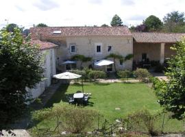 Gite Andromeda - Les Constellations, hotel s parkováním v destinaci Doeuil-sur-le-Mignon