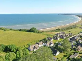 strandnah mit Balkon, gratis Nutzung vom AHOI Erlebnisbad und Sauna in Sellin - Strandhaus Mönchgut FeWo13