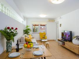 Manolia Dream Apartment 30m to the beach, hotel pet friendly ad Agia Marina Nea Kydonias