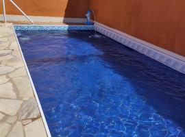 Casa com Piscina em Ubatuba, hotel en Ubatuba
