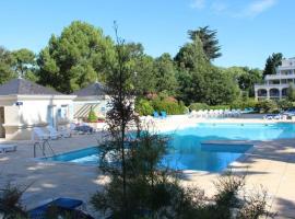 Appartement de standing avec Piscine, family hotel in La Baule