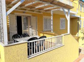 Casa Vacanze La Bandera 1, отель в Санта-Тереза​-Галлура