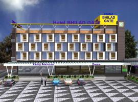 Hotel Bhilad Gate, hotel con parking en Valsad