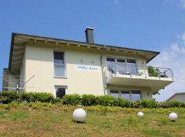 Ferienwohnung mit Kamin und Terrasse, gratis Nutzung vom AHOI Erlebnisbad und Sauna in Sellin - Villa Sara FeWo03, hotel in Göhren