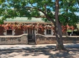The Sunday School Cottage on the Heysen Trail, villa in Burra