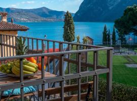 Happy Guest Apartments - Feel The Lake, hotel di Riva di Solto