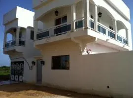 Villa à Thiès avec piscine à 15mn de l'aéroport
