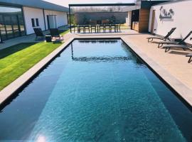5-sterren Landhuis met zwembad en jacuzzi – gospodarstwo wiejskie 