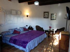 Casas Rurales Lagunas de Ruidera con chimenea: Ossa de Montiel'de bir otel