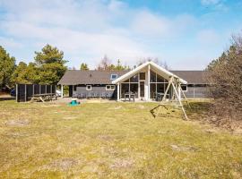 12 person holiday home in R m, Familienhotel in Bolilmark