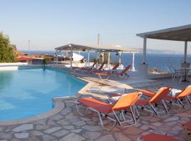 Casa De Blue Studios & Apartments, hotel Lurdátában