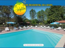 Luglon에 위치한 주차 가능한 호텔 Les Palafitos