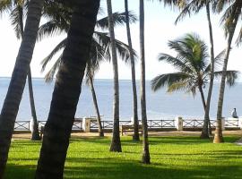 Plaza Beach Hotel: Bamburi şehrinde bir otel