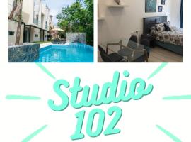 STUDIO 102 Puerto Aventuras private complex with swimming pool，阿范特拉斯港的飯店