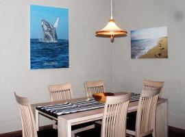 Dolphin View Self Catering, hotell i Scottburgh