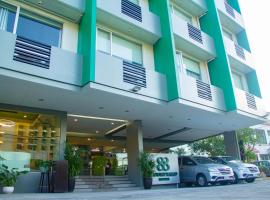 88 Courtyard Hotel, hotel di Pasay, Manila