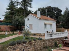 Lovely home nearby Madrid to enjoy nature, hotel with pools in Villaviciosa de Odón