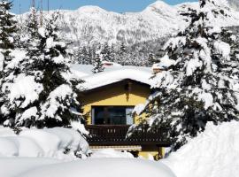 The Seefeld Retreat - Central Family Friendly Chalet - Mountain Views, hotel in Seefeld in Tirol