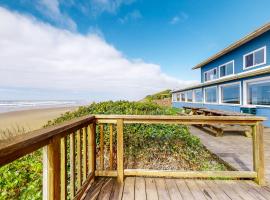 Inn at Sandcastle Beach, holiday home in Waldport