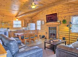 Brīvdienu māja Cabin Retreat on Table Rock Lake with Fire Pit! pilsētā Shell Knob