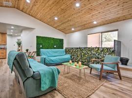 Pine Mountain Club Villa with Sauna, Deck and Views!, מלון בPine Mountain Club