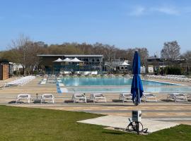 Holiday Home Breaks At Tattershall Lakes, glamping site in Lincoln