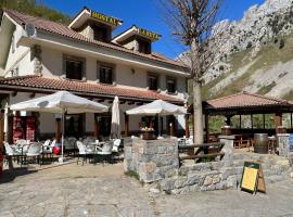 Hostal La Ruta, maison d'hôtes à Caín