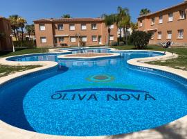 Apartment Sevilla III Golf ,big pool and seaside, khách sạn có bồn jacuzzi ở Oliva