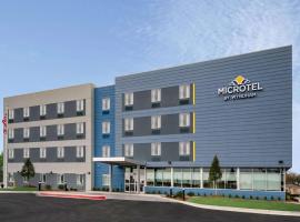 Microtel Inn & Suites by Wyndham Hot Springs โรงแรมในฮอตสปริงส์