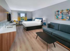 Microtel Inn & Suites by Wyndham Hot Springs, hotel in Hot Springs