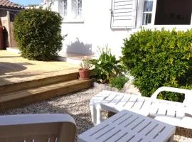 GITE JARDIN/TERRASSE COSY PRES PLAGES