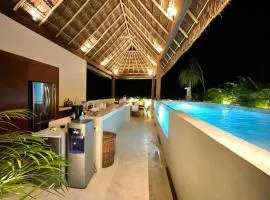 Villa 240m2 - 16 persons - 6 rooms - 2 swimming Pool - 3 Jacuzzis