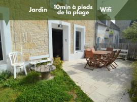 Maison de charme bord de mer - Avec jardin et wifi, hotel en Luc-sur-Mer