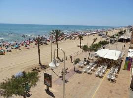 Excelente apartamento vacacional en Guardamar a unos pasos de la playa, calle Paraguay: Guardamar del Segura'da bir otoparklı otel