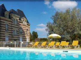 Cosy appartement dans une villa avec piscine, proche du centre et de la mer, hôtel à Cabourg près de : Plage de Cabourg