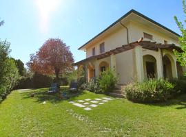 Villa Villa Gino by Interhome, villa in Forte dei Marmi