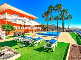 Villa Raquel with Private POOL and Sea view, hotel con piscina en Los Menores