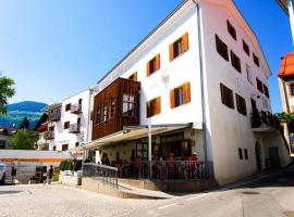 Hotel Garni Zum Hirschen, hotel em Malles Venosta
