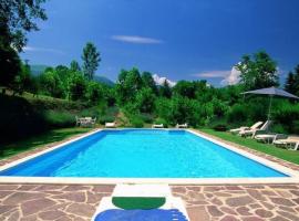 Magnificent Holiday Home in Amandola with 2 Private Pools, hytte i Amandola