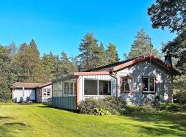 8 person holiday home in HEN N、Henånのホテル