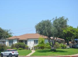 LAX Teresa AIR B&B, budget hotel in Los Angeles