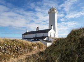 Finest Retreats - Walney Island Lighthouse, hotel di Rampside