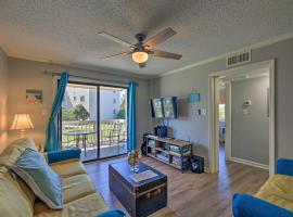 Emerald Isle Resort-Style Condo Walk to Beaches!, hotel in Emerald Isle