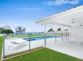 Sentosa on Tugun - Beachfront 5 Bedroom