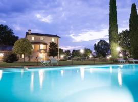 Spectacular Villa in Papiano with Fenced Garden, hotel em Casalina