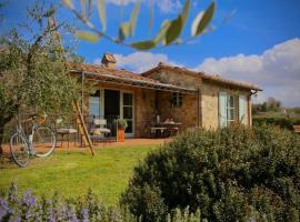 La Casina della Quercia, Your Tuscan Oak Tree House: Osteria Delle Noci'de bir otel