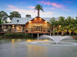 Lilies on Lovedale Estate - Heated Pool and Spa, country house in Lovedale